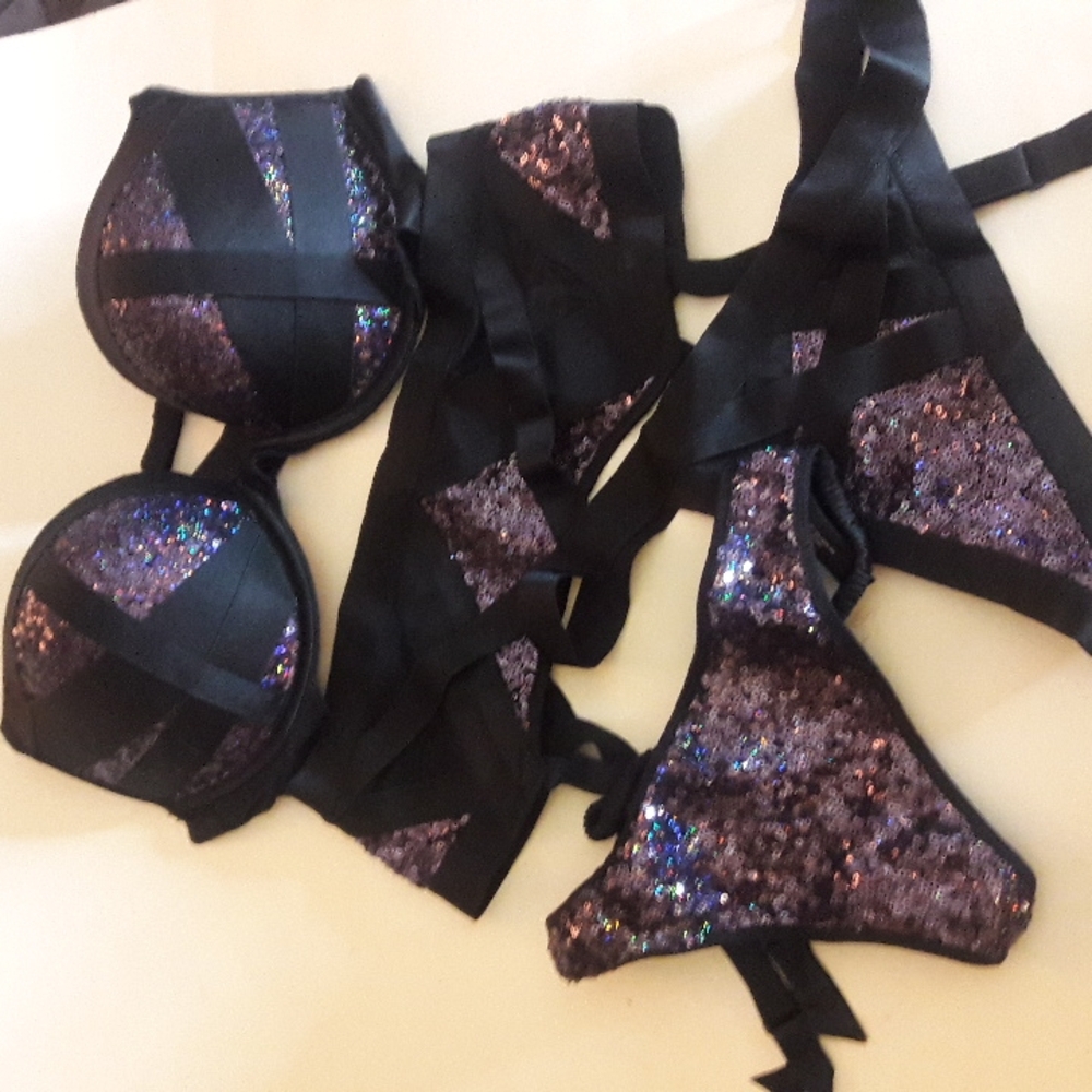4 Pc Victoria's Secret Limited Edition Fashion Show Sequin Lingerie  set